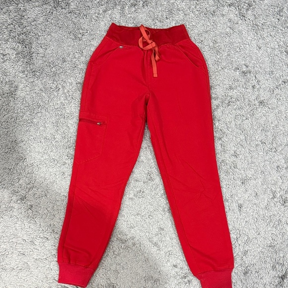 Figs Red Scrub Set - Picture 3 of 4